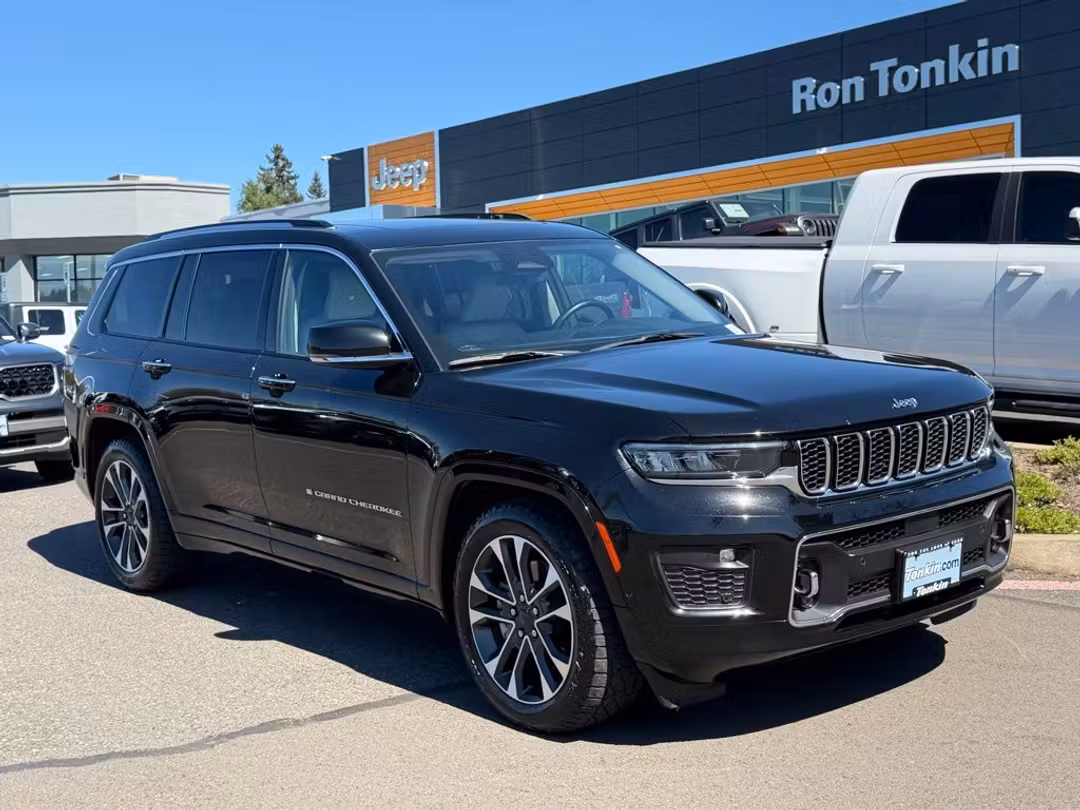 2022 Jeep Grand Cherokee L Overland - Image 2