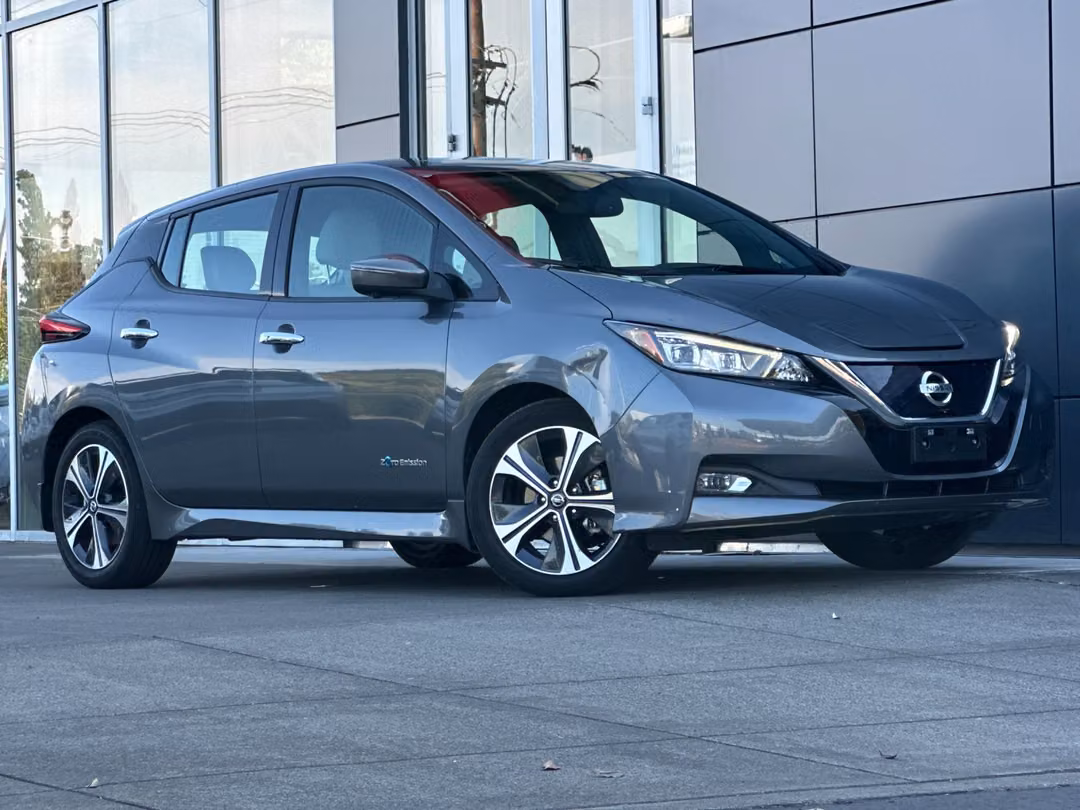 2018 Nissan LEAF SL - Image 2