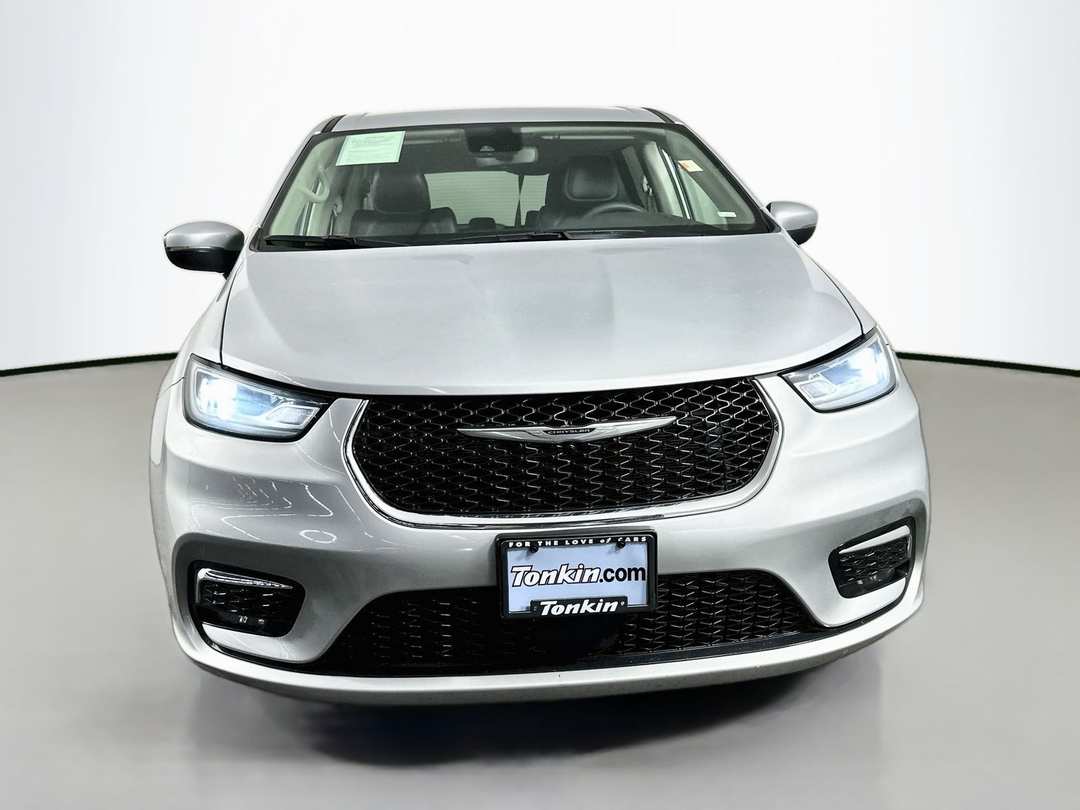 2023 Chrysler Pacifica Hybrid Touring L - Image 2