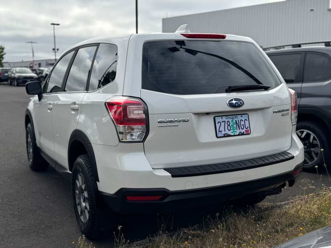 2017 Subaru Forester 2.5i - Image 2