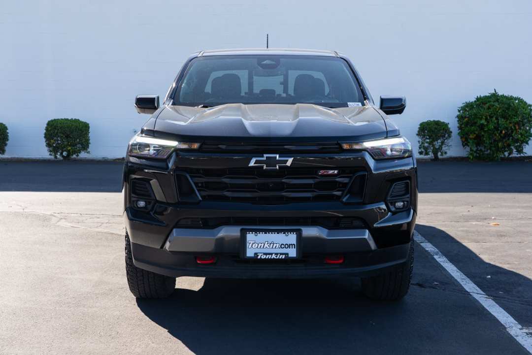 2024 Chevrolet Colorado Z71 - Image 2