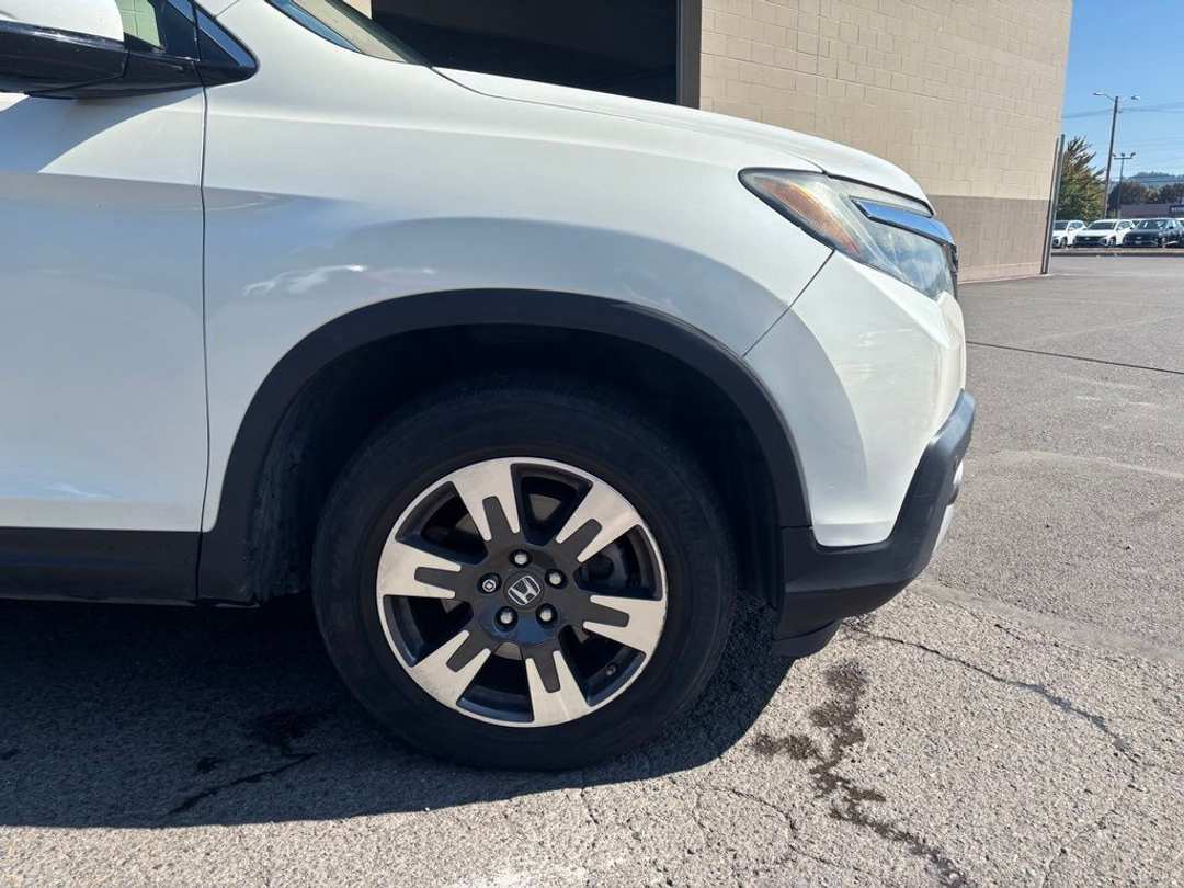 2017 Honda Ridgeline RTLE - Image 2