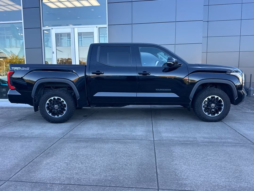 2022 Toyota Tundra SR5 - Image 3