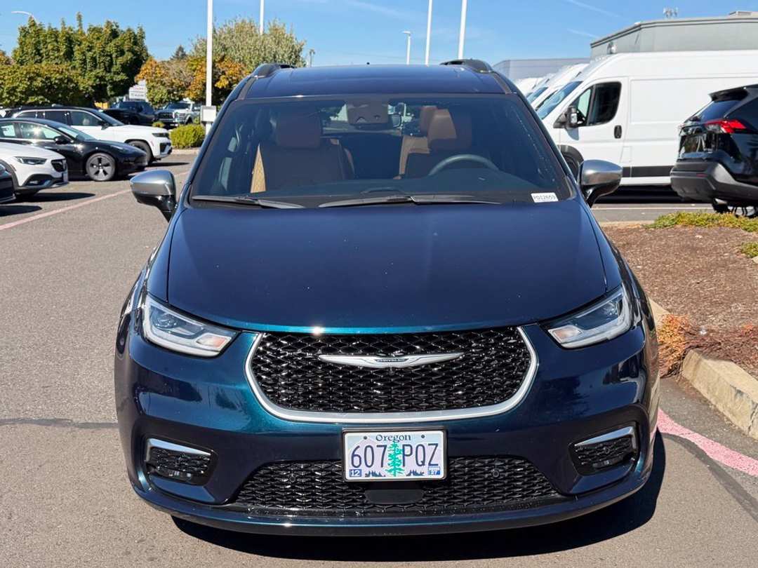 2023 Chrysler Pacifica Hybrid Pinnacle - Image 3