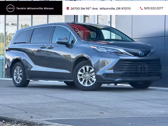 2025 Toyota Sienna LE