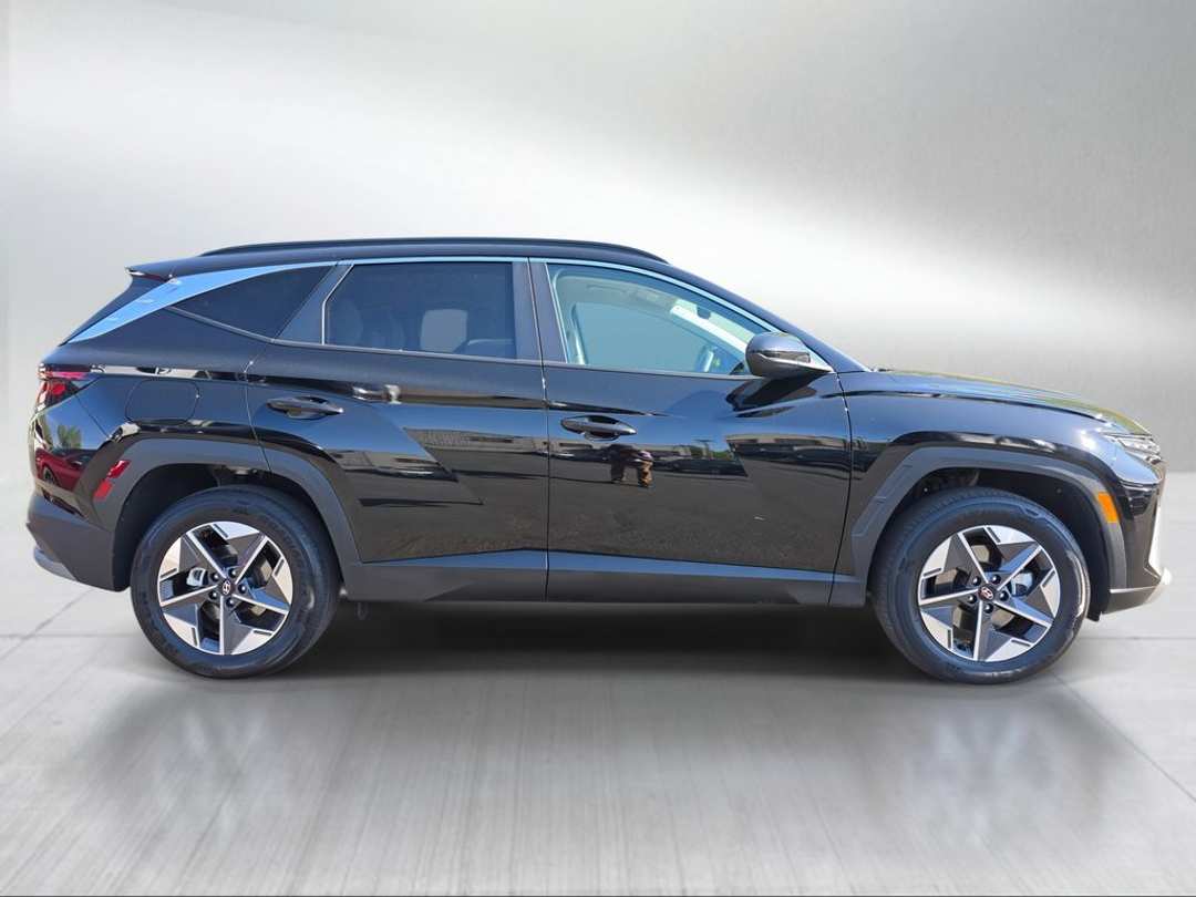 2025 Hyundai Tucson Plug-In Hybrid SEL - Image 2