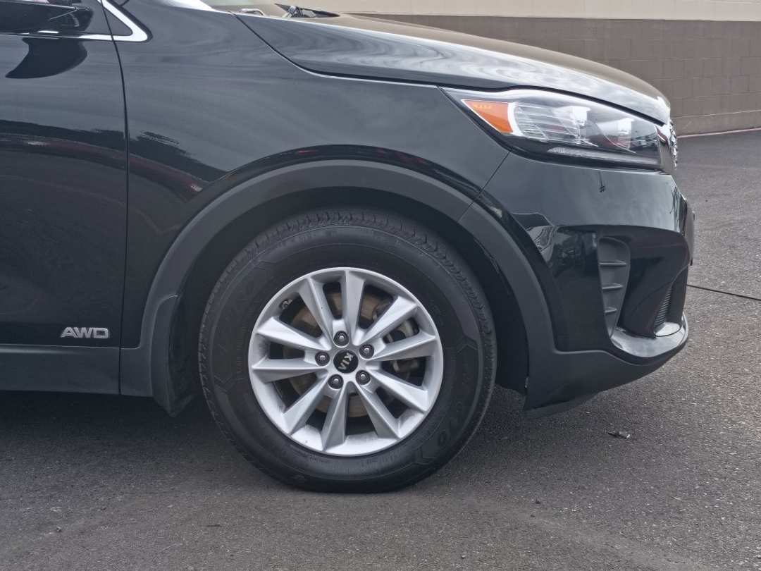 2020 Kia Sorento LX - Image 2