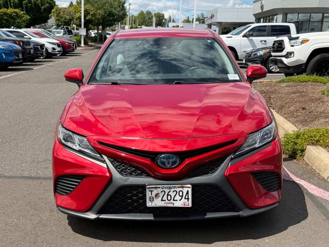 2020 Toyota Camry Hybrid SE - Image 3