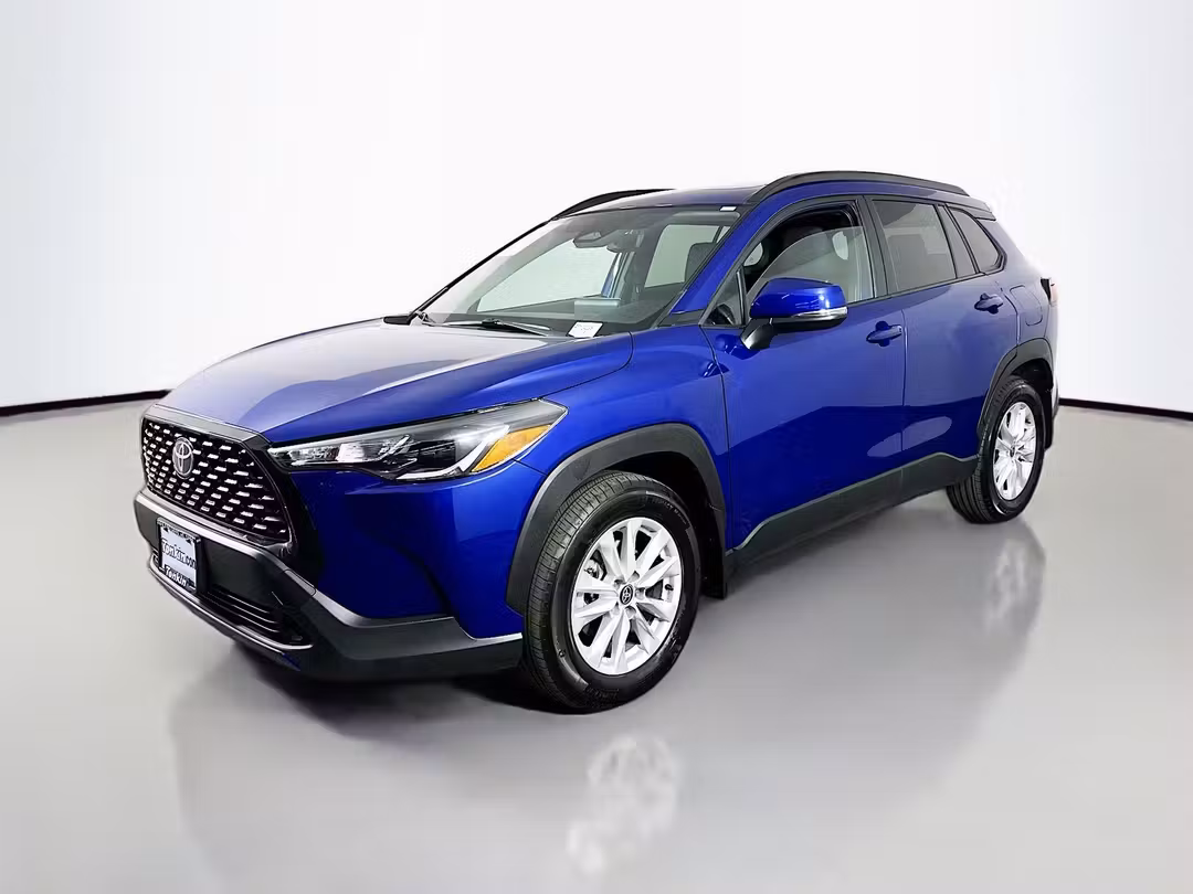 2024 Toyota Corolla Cross LE - Image 3