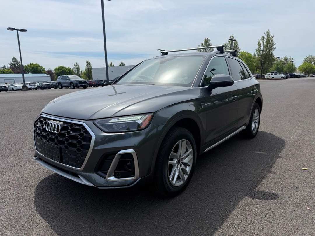 2024 Audi Q5 45 S line Premium - Image 3
