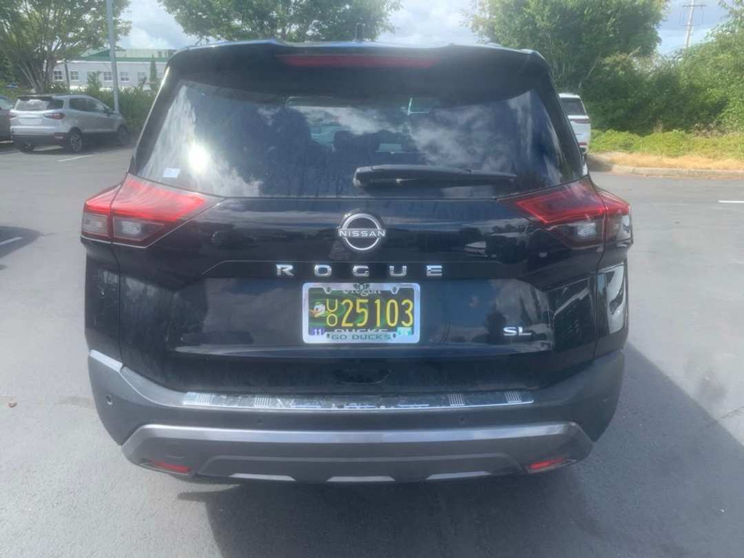 2023 Nissan Rogue SL - Image 3