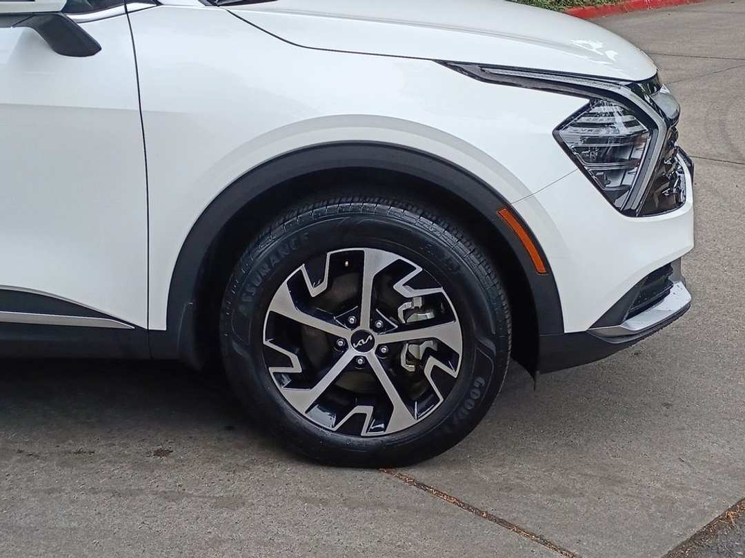2024 Kia Sportage Hybrid EX - Image 2