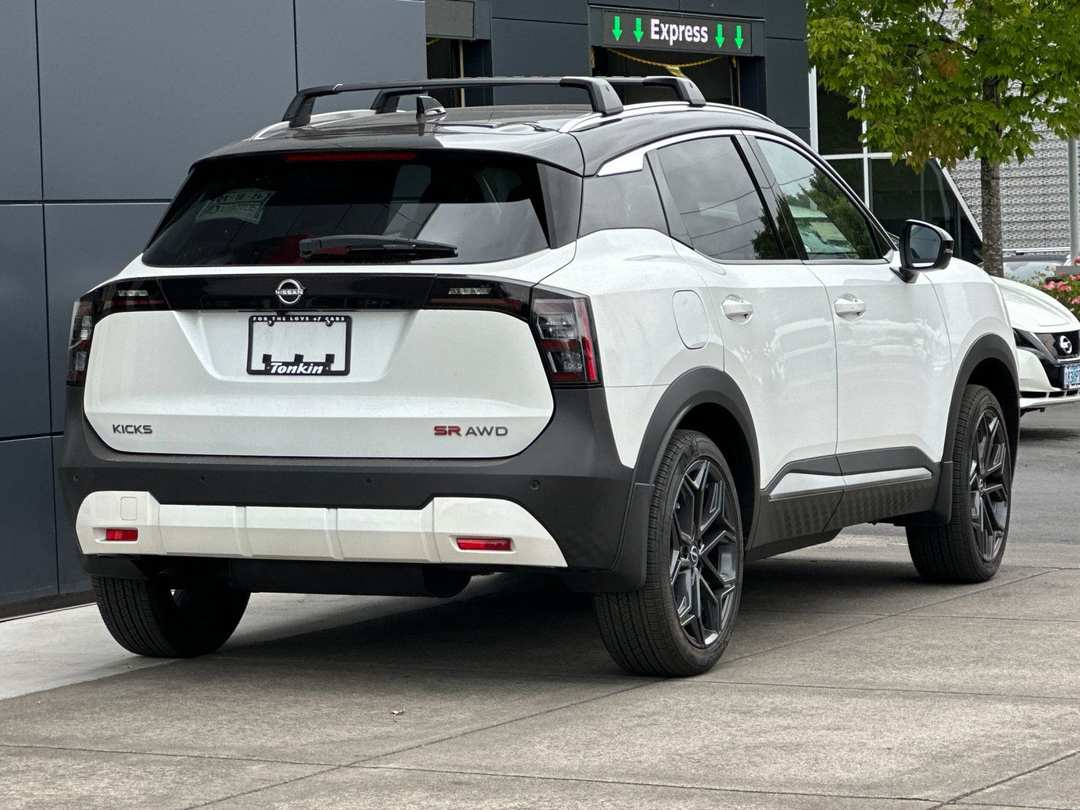 2025 Nissan Kicks SR - Image 3