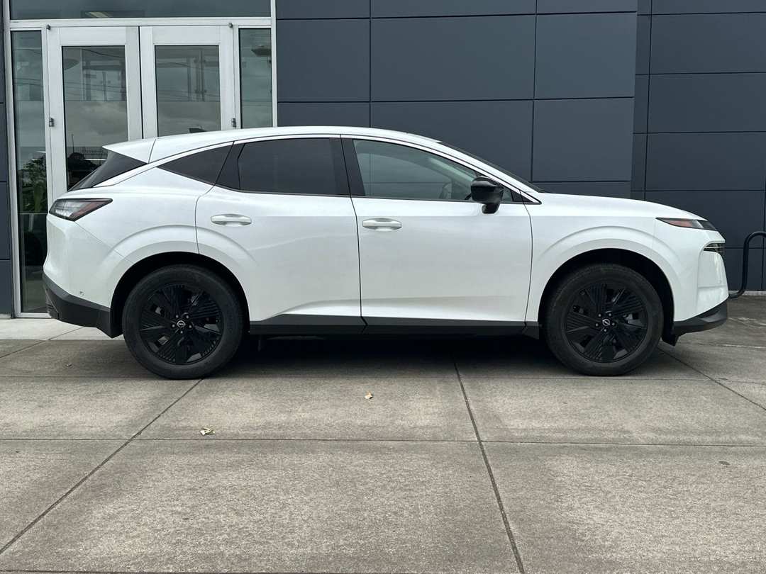 2025 Nissan Murano SV - Image 2