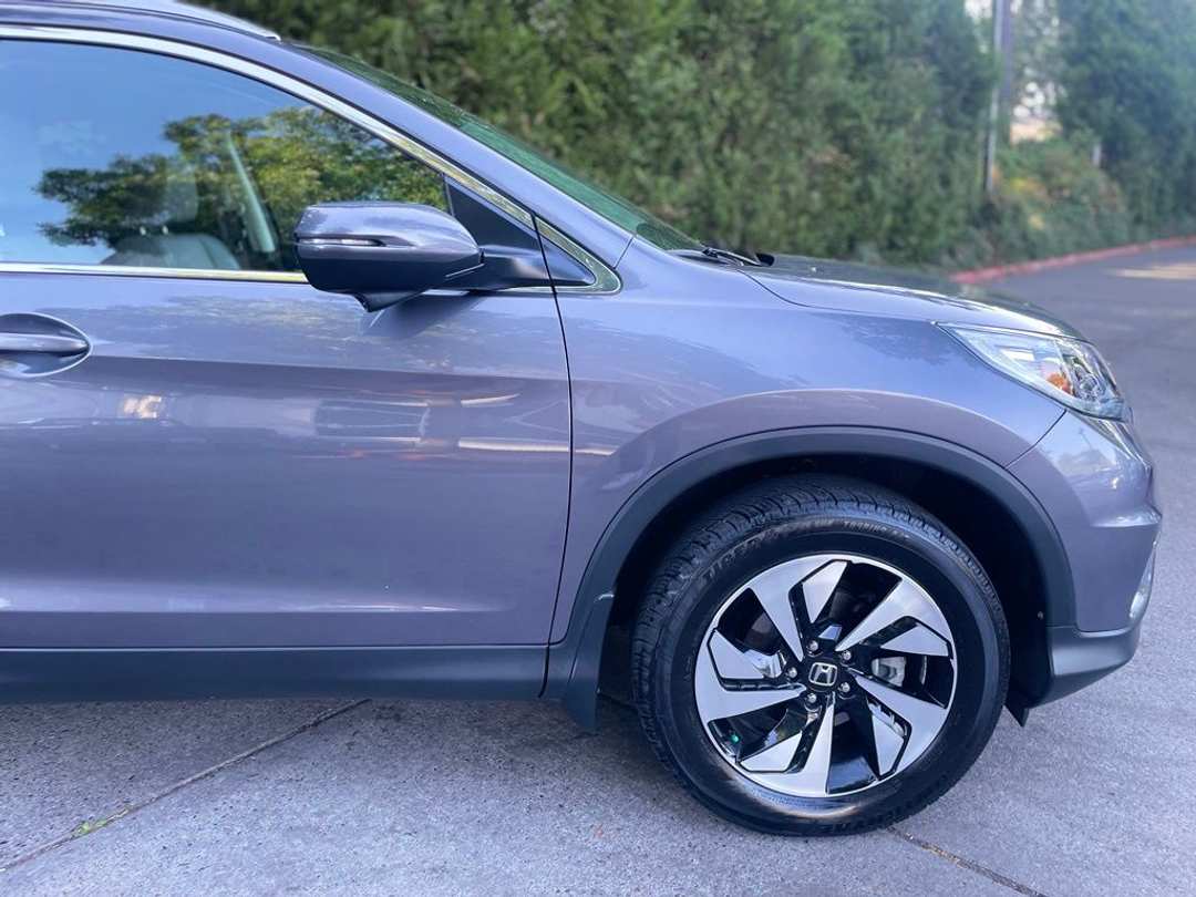 2016 Honda CR-V Touring - Image 2