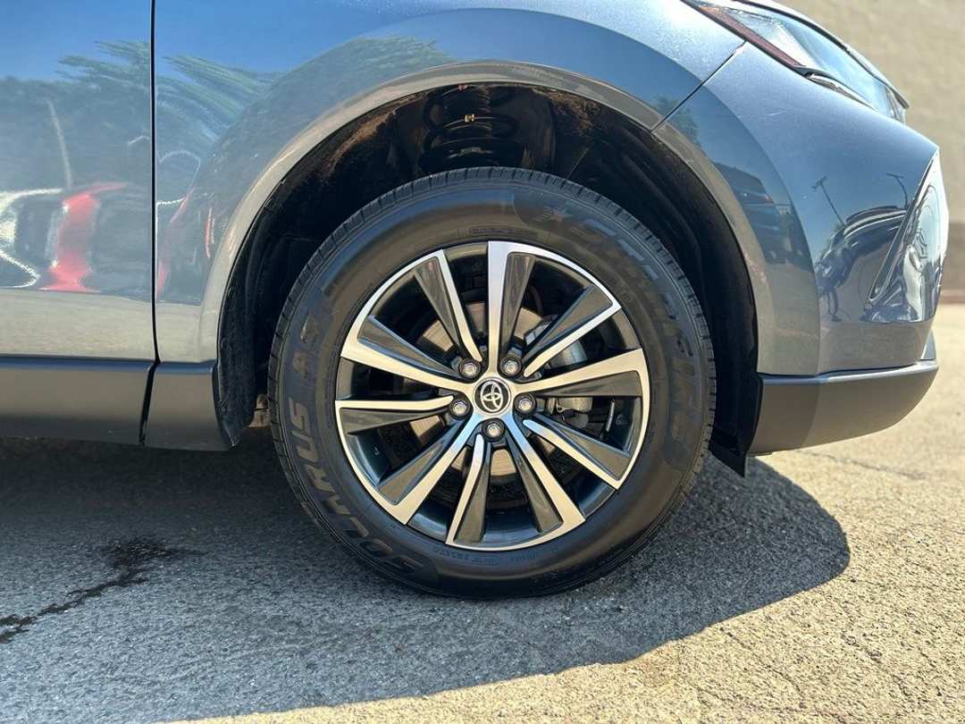 2024 Toyota Venza LE - Image 2