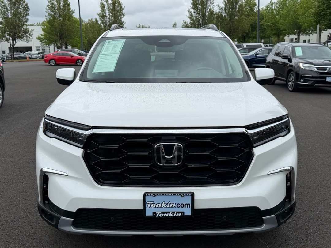 2023 Honda Pilot Touring - Image 3