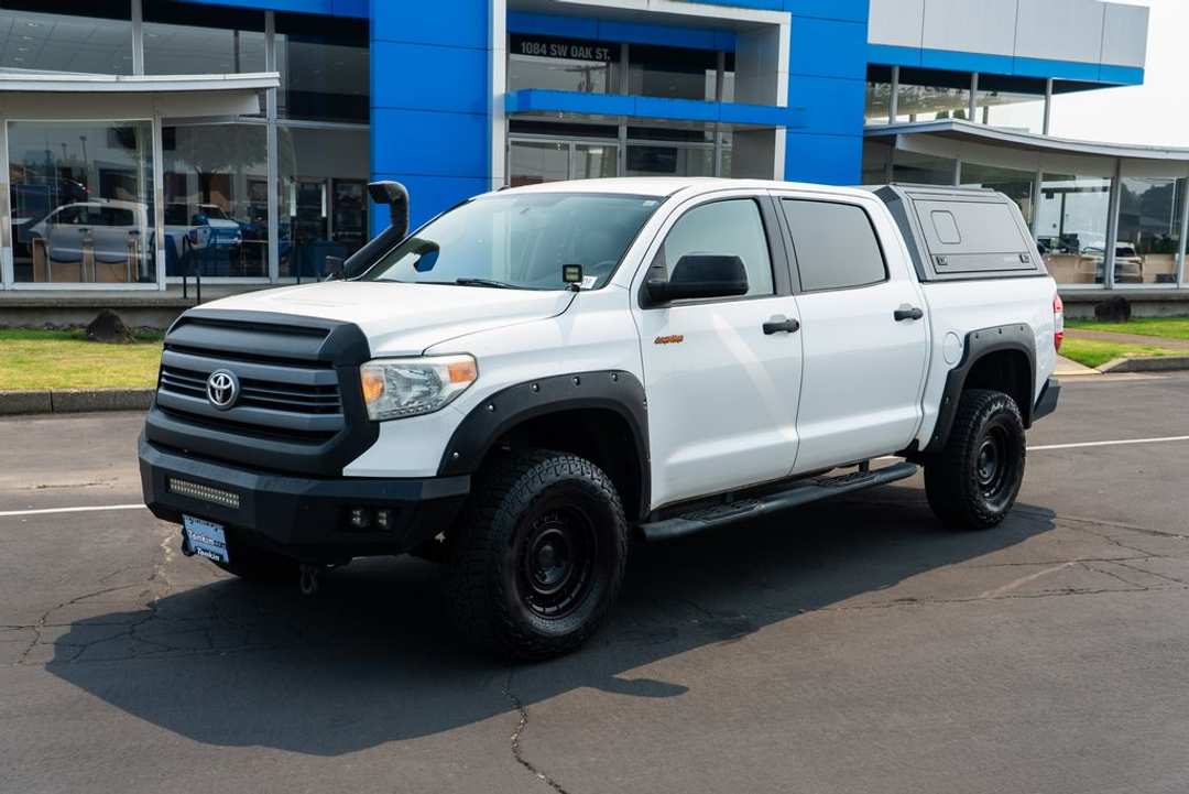 2014 Toyota Tundra SR5 - Image 2