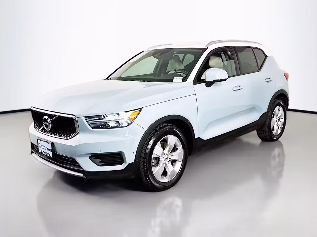 2019 Volvo Xc40 Momentum - Image 3