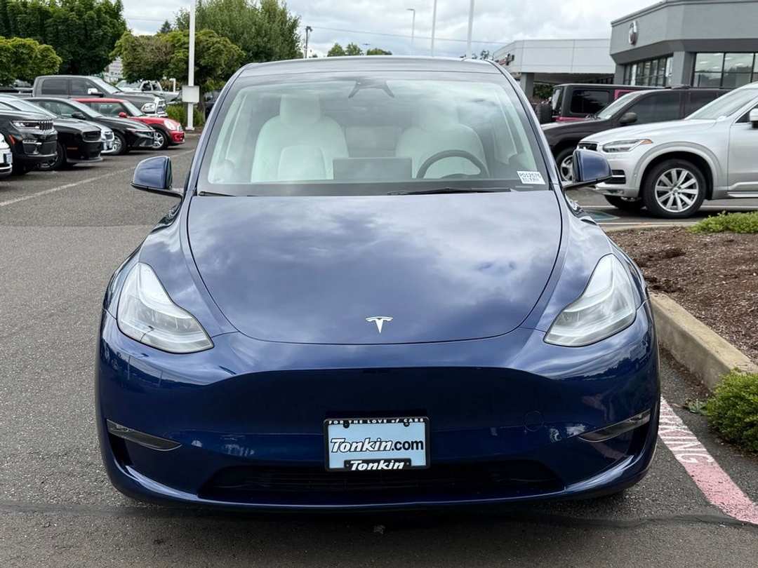 2025 Tesla Model Y Long Range - Image 3