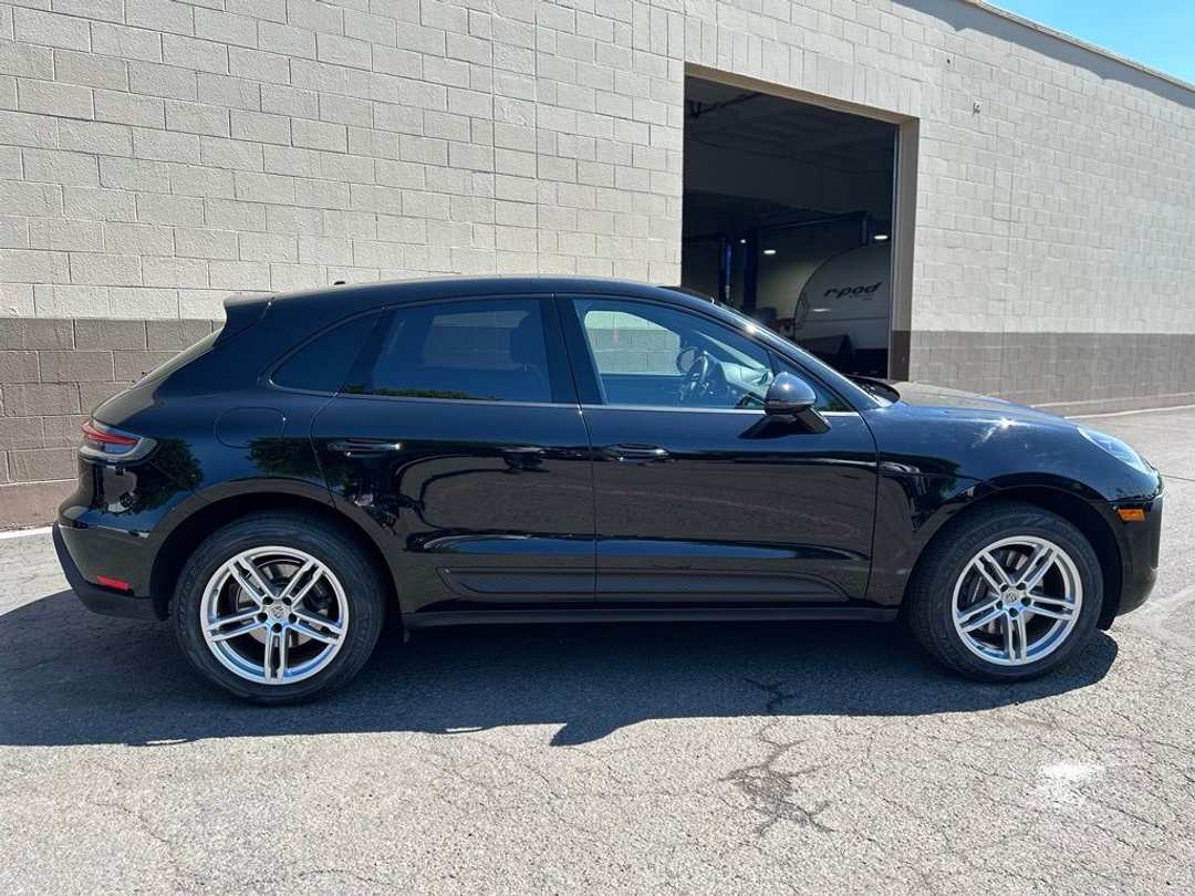 2024 Porsche Macan Base - Image 3