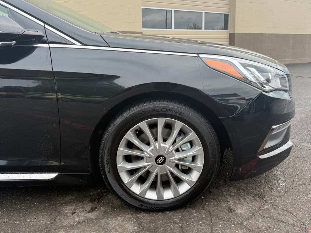2015 Hyundai Sonata Limited - Image 2
