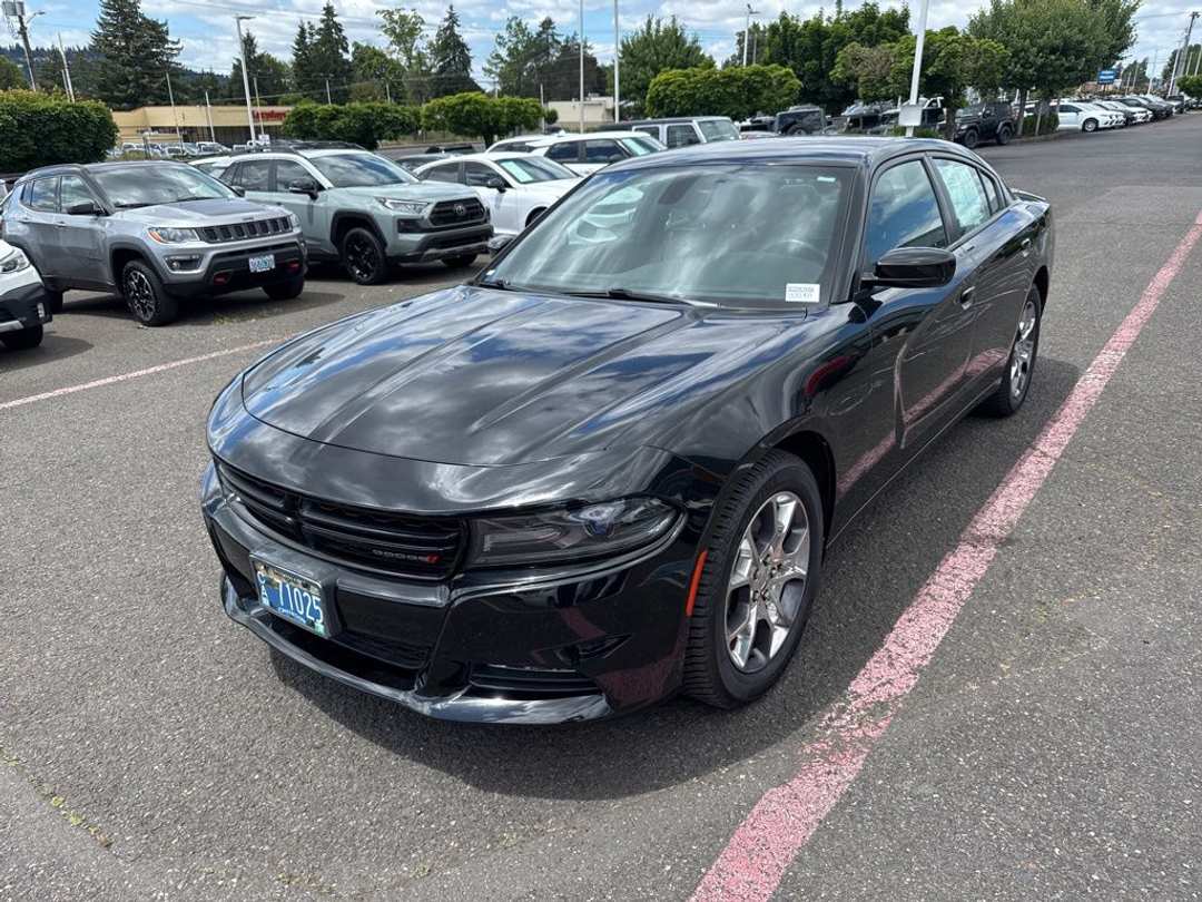 2016 Dodge Charger SXT - Image 2