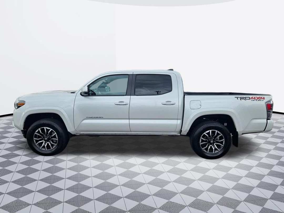 2023 Toyota Tacoma TRD Sport - Image 3