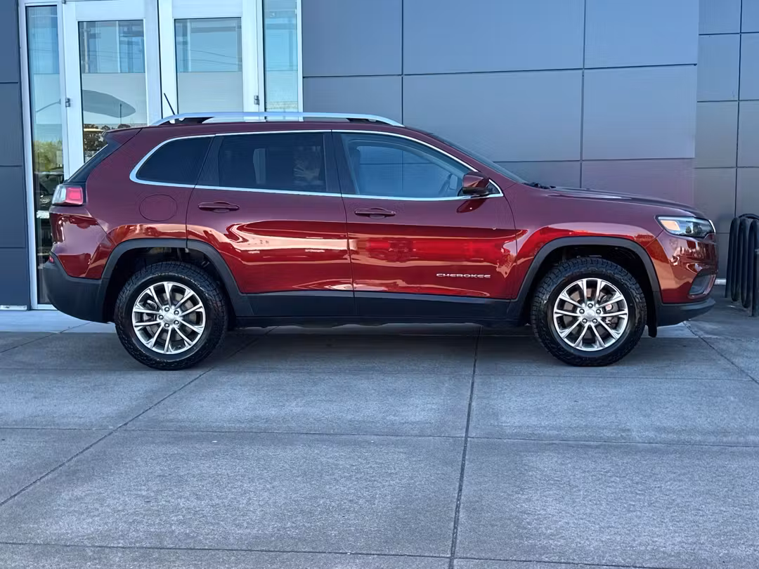 2019 Jeep Cherokee Latitude Plus - Image 2