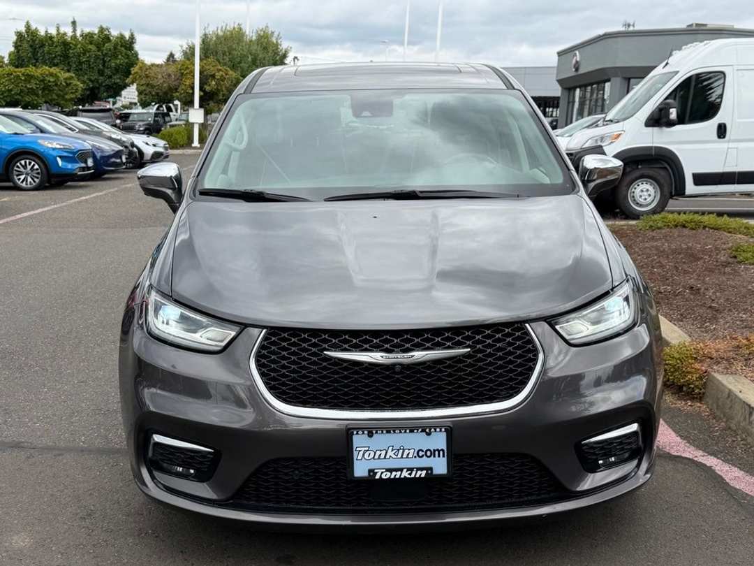 2022 Chrysler Pacifica Hybrid Limited - Image 3