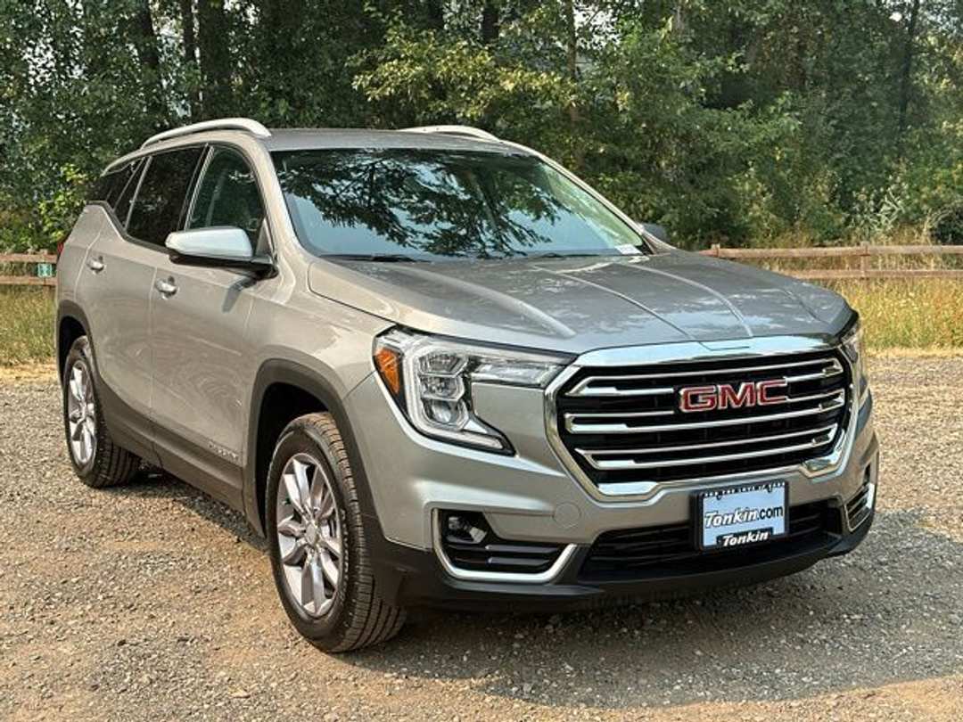 2023 GMC Terrain SLT - Image 2