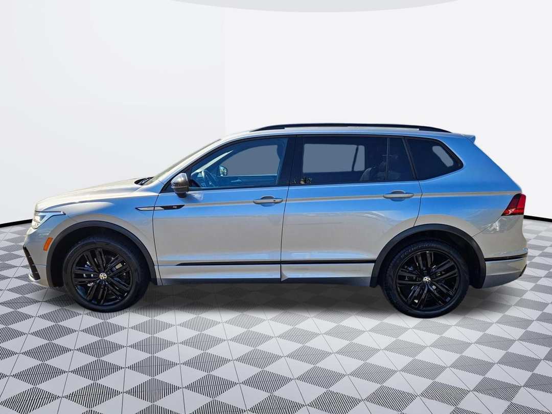 2022 Volkswagen Tiguan 2.0T SE RLine Black - Image 3