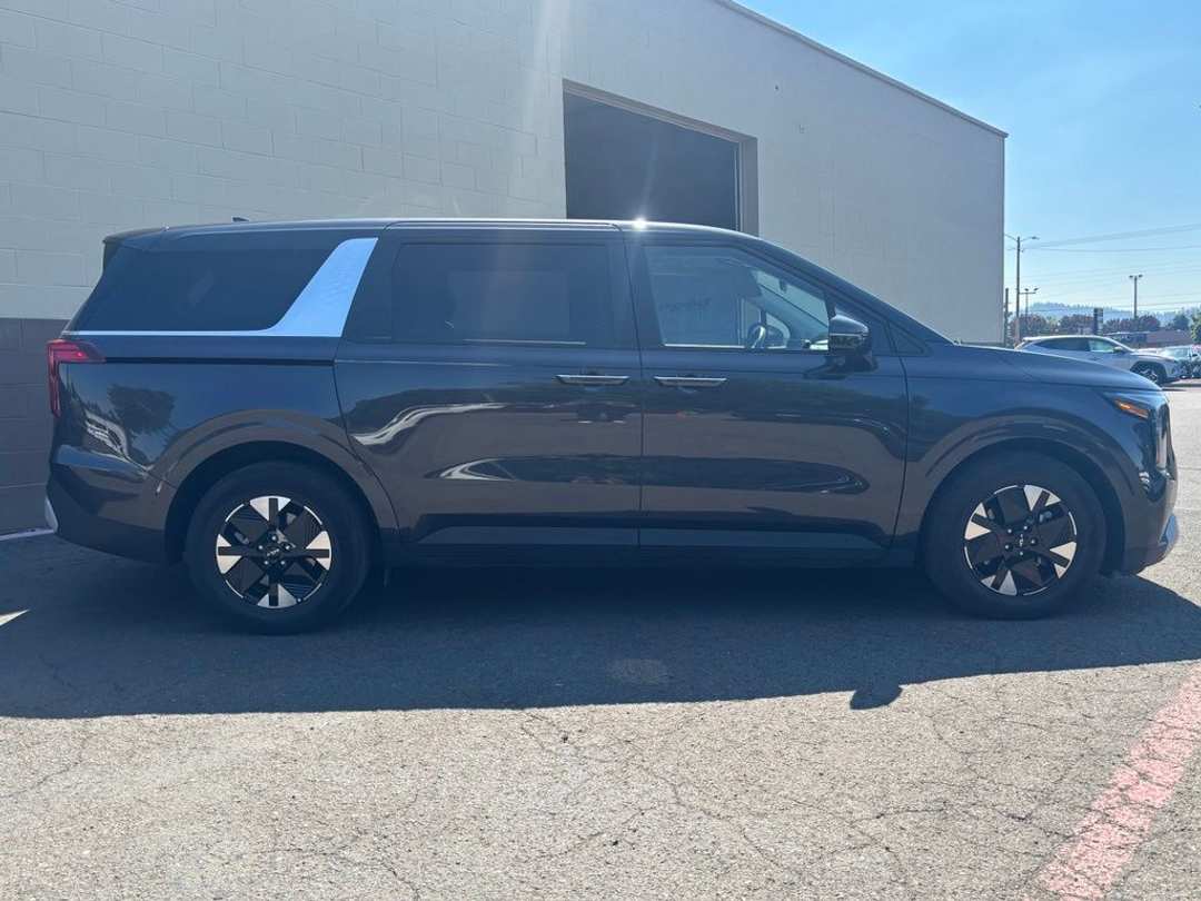 2026 Kia Carnival Hybrid LXS - Image 3