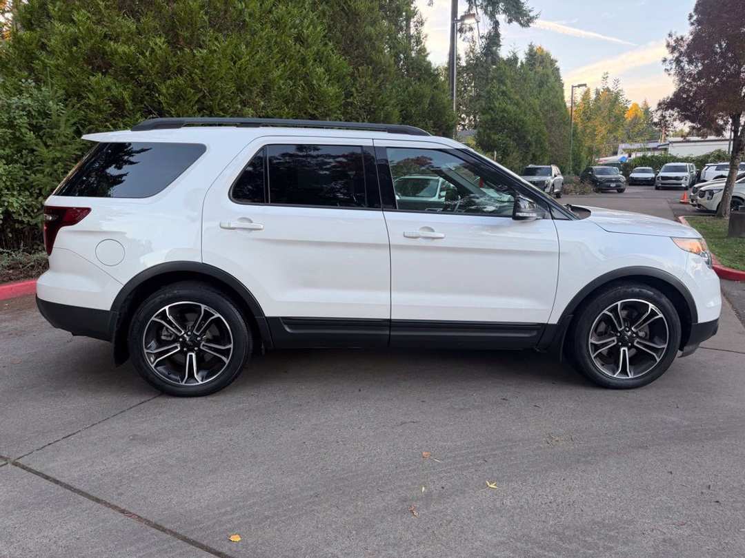 2015 Ford Explorer Sport - Image 2