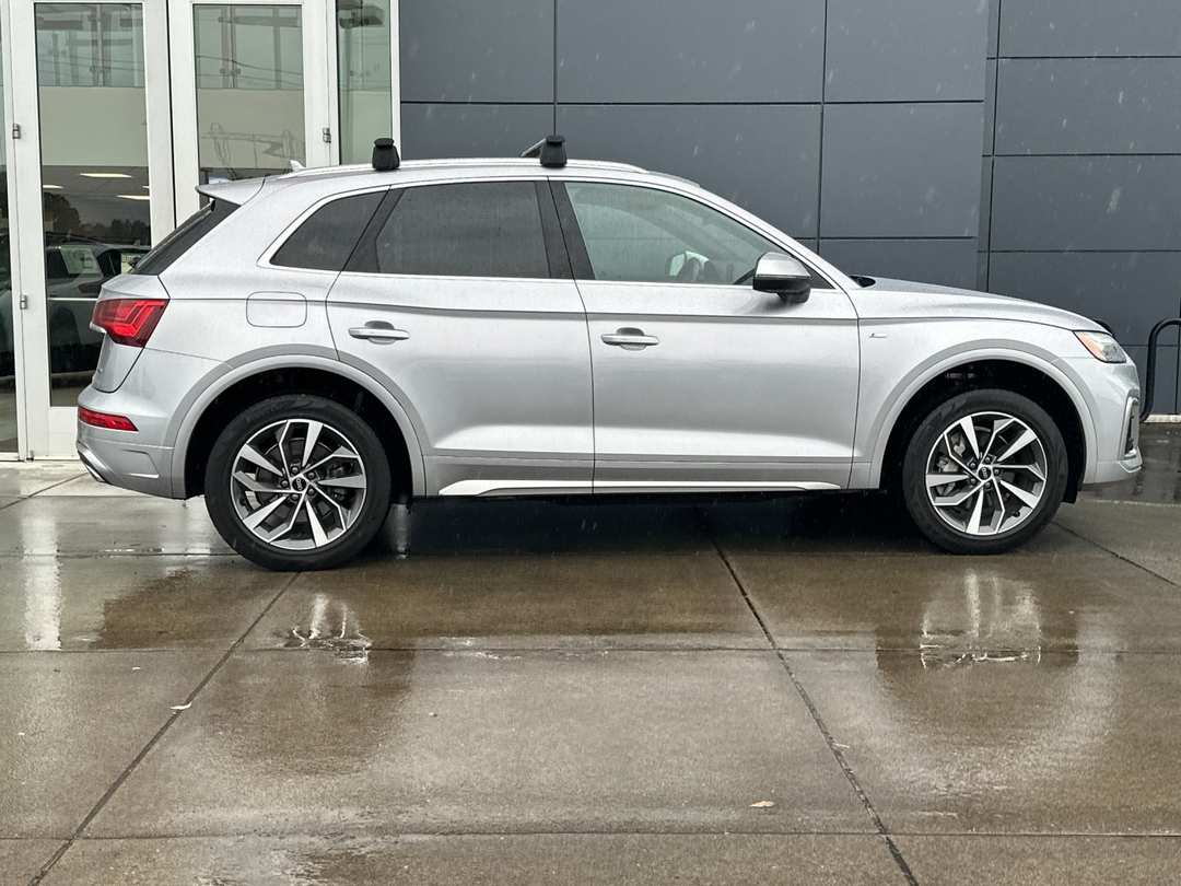 2022 Audi Q5 45 S line Premium - Image 3