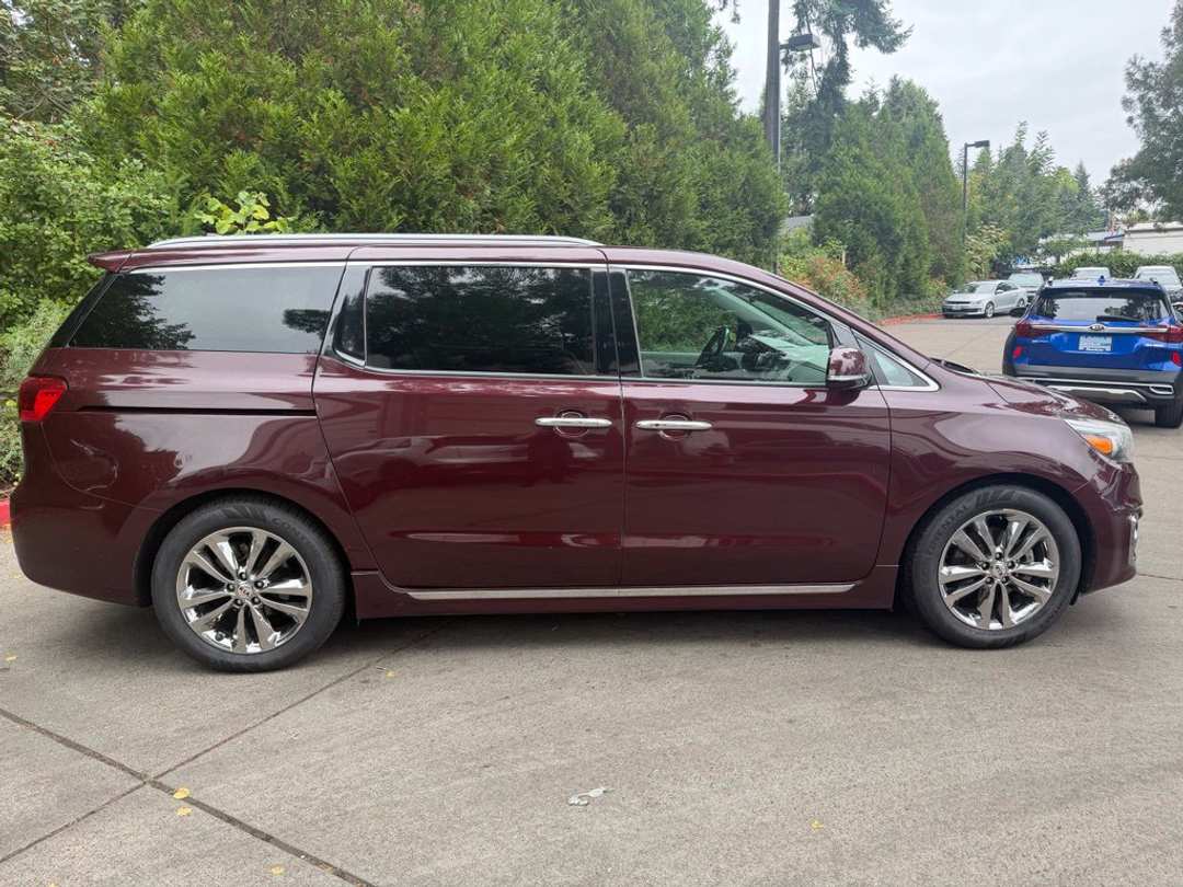 2018 Kia Sedona SX Limited - Image 2