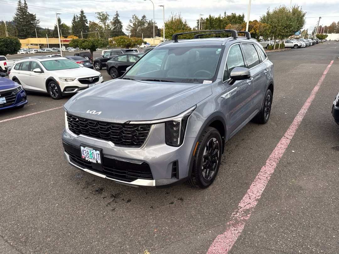 2025 Kia Sorento S - Image 3