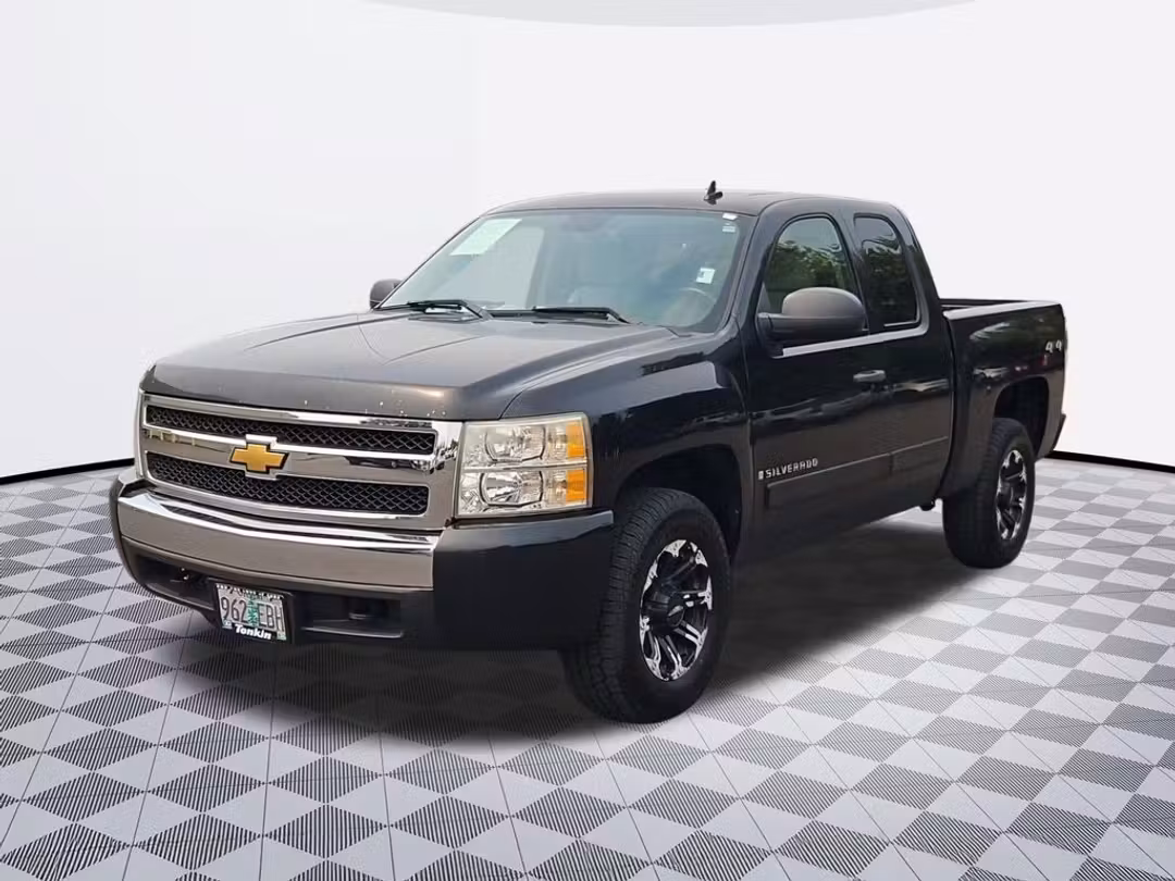2008 Chevrolet Silverado 1500 LT - Image 2