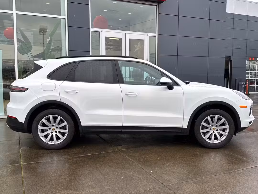 2021 Porsche Cayenne Base - Image 2