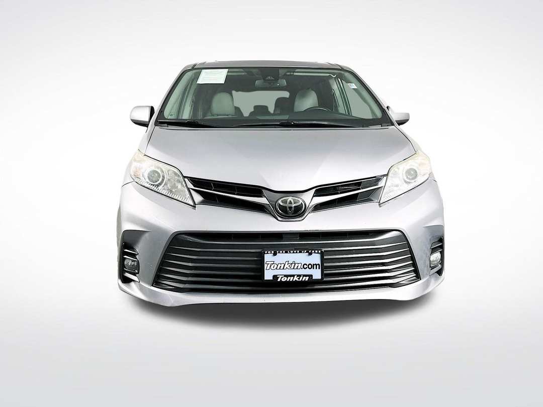 2018 Toyota Sienna XLE - Image 2