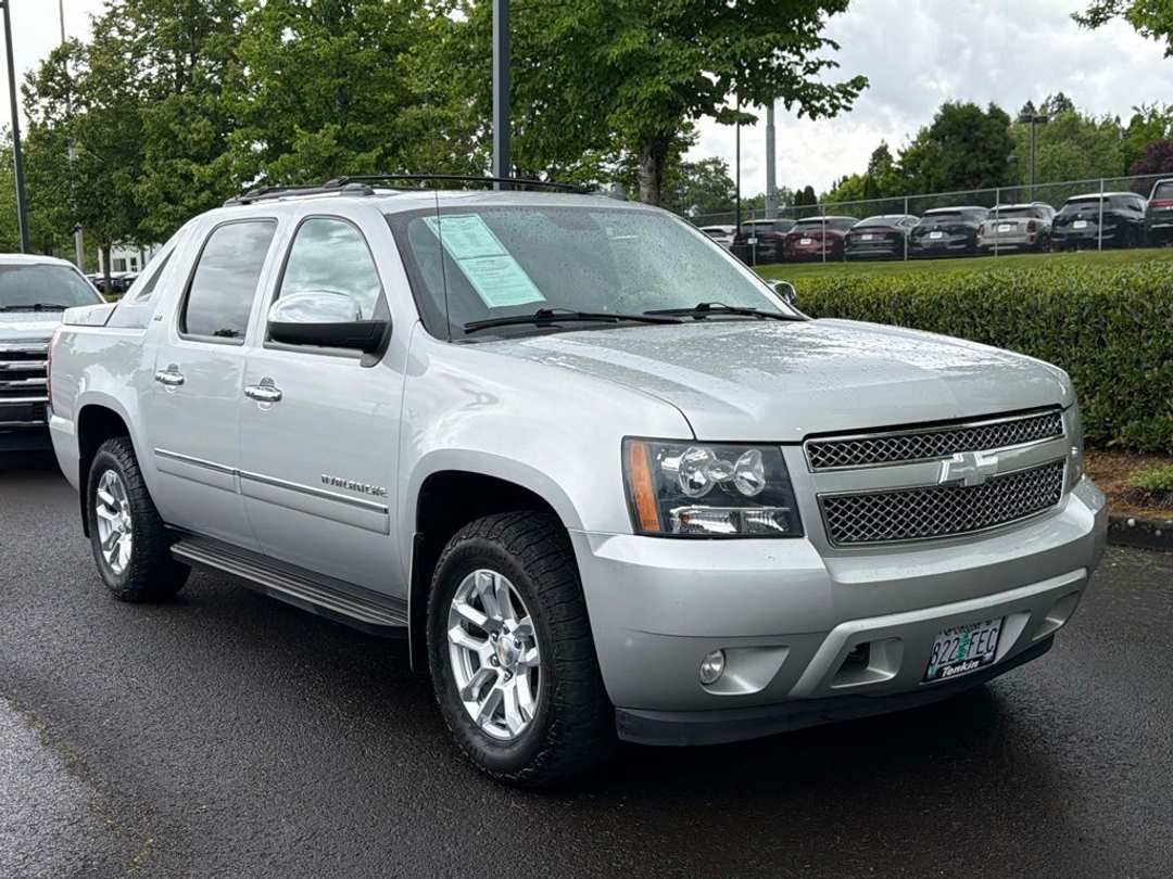 2011 Chevrolet Avalanche 1500 LTZ - Image 2