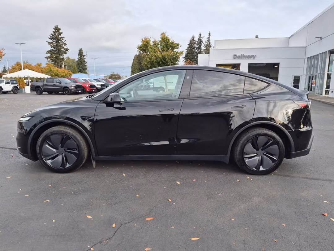 2026 Tesla Model Y Long Range - Image 3