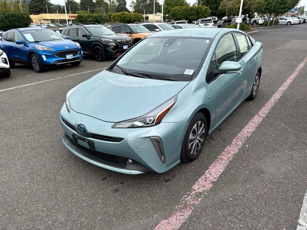 2022 Toyota Prius LE AWDe - Image 3