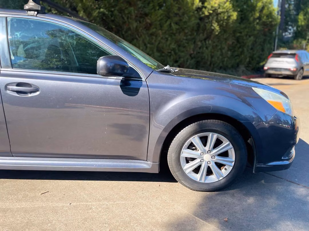 2011 Subaru Legacy 2.5i - Image 2