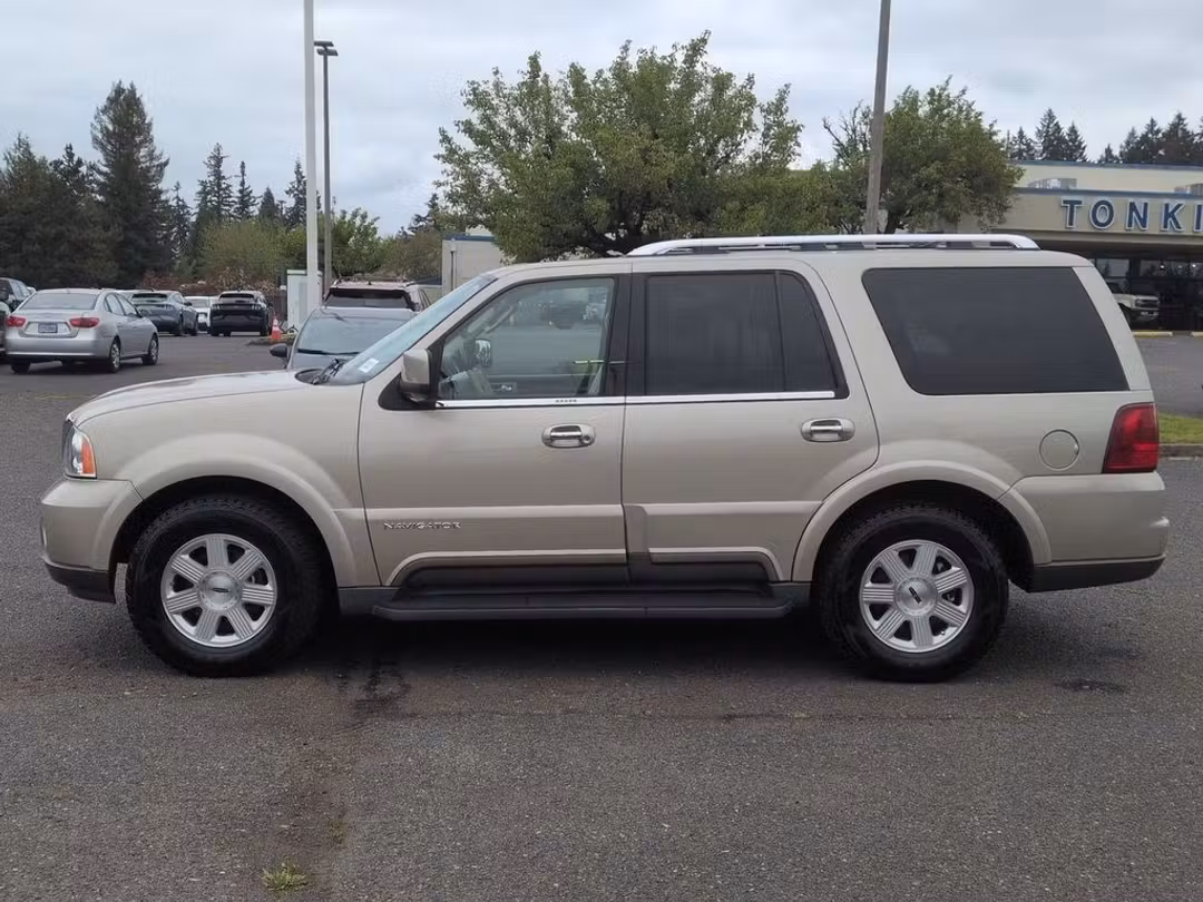 2004 Lincoln Navigator Luxury - Image 2