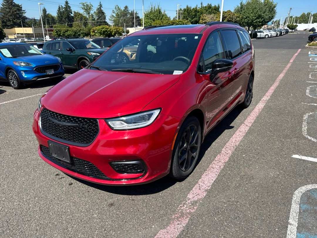 2025 Chrysler Pacifica Limited - Image 3