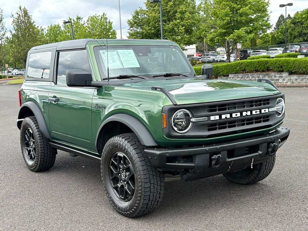2022 Ford Bronco Black Diamond - Image 2