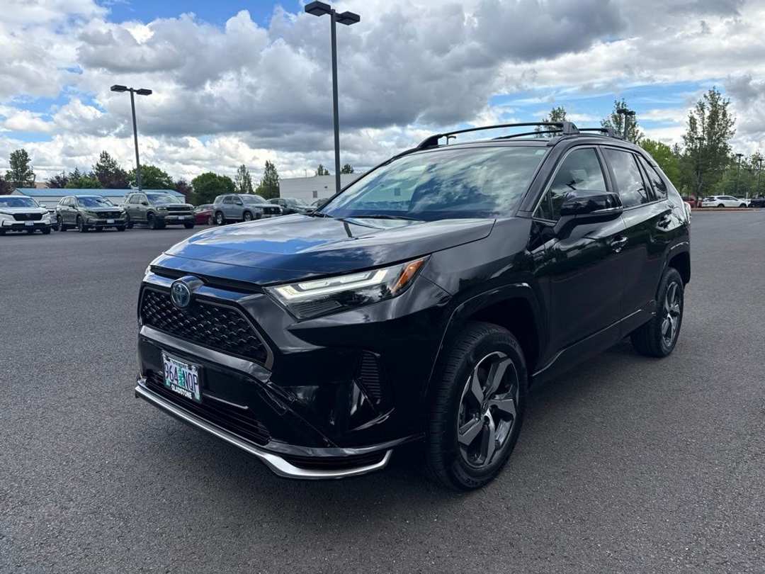 2022 Toyota Rav4 Prime SE - Image 3