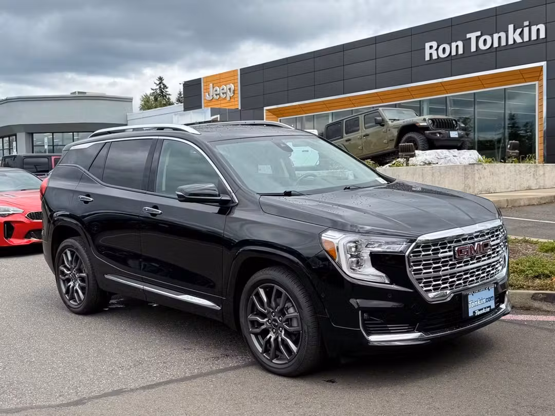 2022 GMC Terrain Denali - Image 2