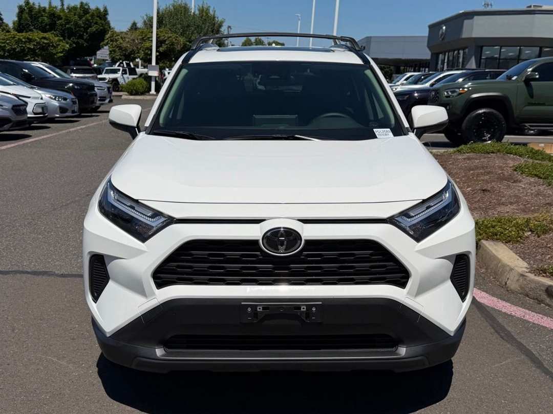 2025 Toyota Rav4 Hybrid XLE - Image 3